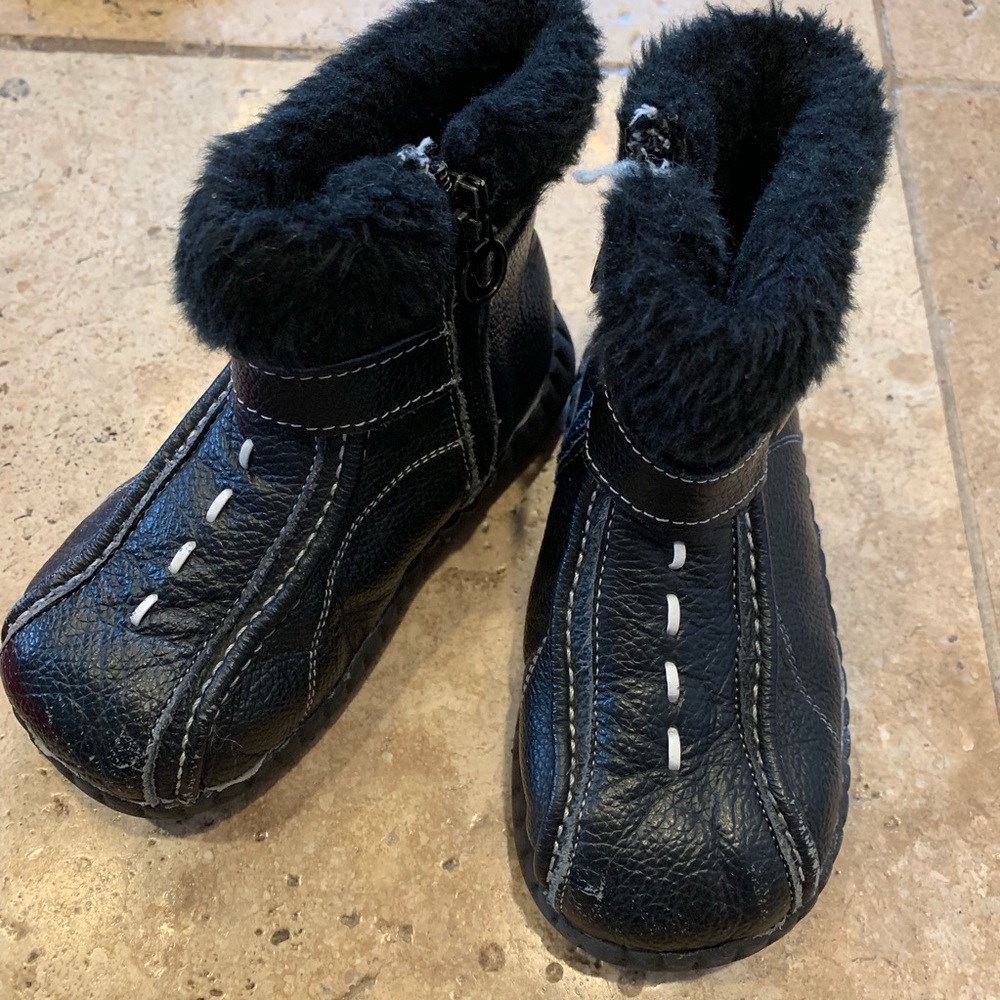 Guc pedoodles boots size 7